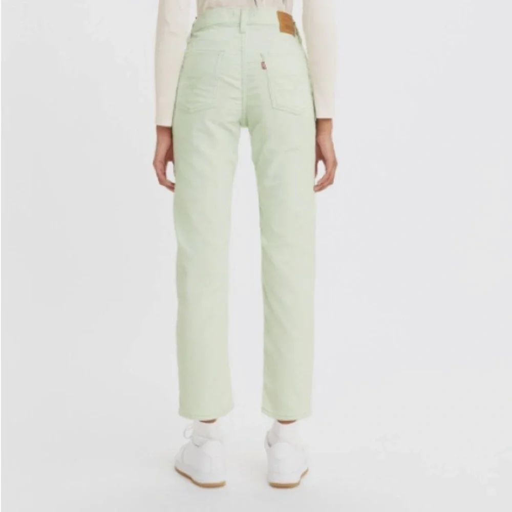 NWT Levi’s Wedgie High Rise Corduroy Straight Leg Pants in Meadow Mist Green